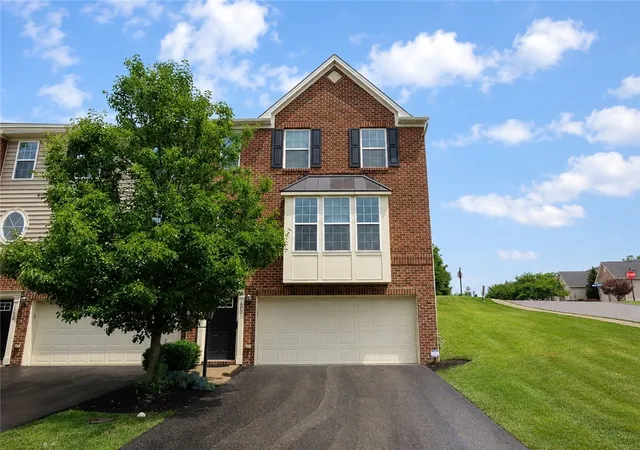 Homes for sale in Collier Twp, PA | 1000 Grey Fox Cir, Collier Twp, PA 15017 | MLS# 1763886