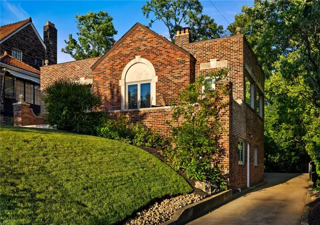 Homes for sale in Squirrel Hill, PA | 2543 Beechwood Blvd, Squirrel Hill, PA 15217 | MLS# 1761382