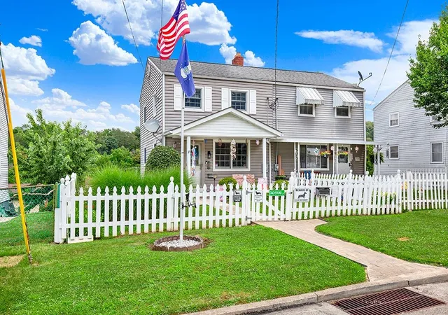 2nd image of 320 Cedar St, Jeannette, PA 15644 | MLS# 1763443