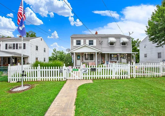 3rd image of 320 Cedar St, Jeannette, PA 15644 | MLS# 1763443