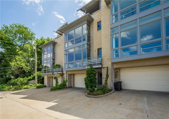 1st image of 18 Windom Hill Pl, Mt Washington, PA 15203 | MLS# 1763822