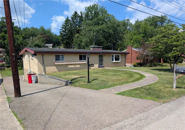 Photo 1 of Sale Pending at 2511 Autumnwood Dr, Glenshaw, PA 15116 | MLS# 1763956 | Listing updated on 2026-07-25