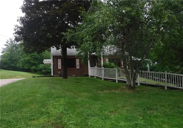3rd image of 810 Longvue Dr, North Sewickley Twp, PA 16117 | MLS# 1763982