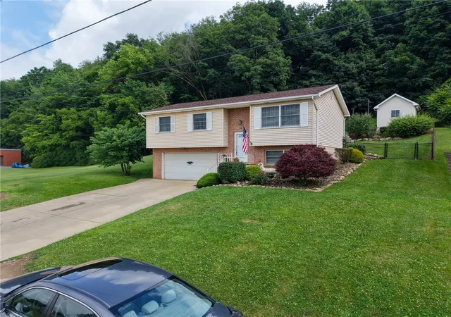 2nd image of 232 Hazen Ave, Ellwood City, PA 16117 | MLS# 1763811