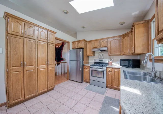 5th image of 232 Hazen Ave, Ellwood City, PA 16117 | MLS# 1763811