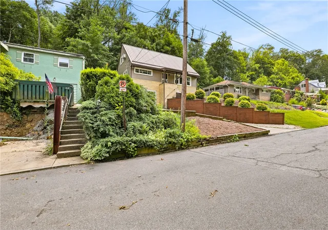 4th image of 523 Bluff Street, Westmont Hilltop School District, PA 15905 | MLS# 1763955