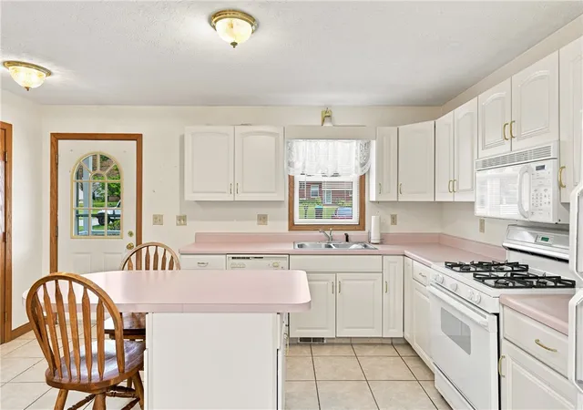 Homes for sale in Hermitage, PA | 635 Cohasset, Hermitage, PA 16148 | MLS# 1763828