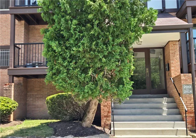 1st image of 2017 Thornberry Dr, Ross Twp, PA 15237 | MLS# 1764041