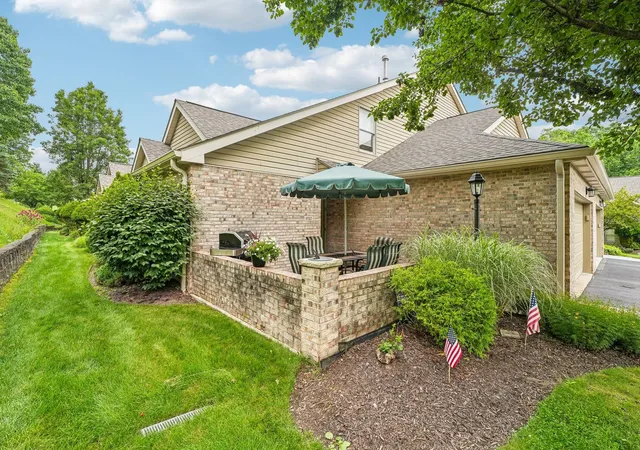 Homes for sale in South Fayette, PA | 8520 Sundial Ln, South Fayette, PA 15017 | MLS# 1764053