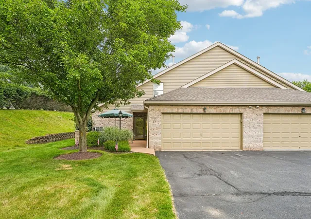 Homes for sale in South Fayette, PA | 8520 Sundial Ln, South Fayette, PA 15017 | MLS# 1764053