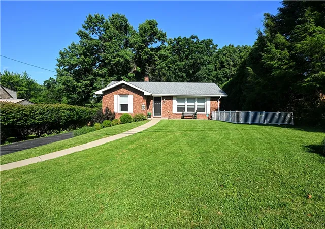 Homes for sale in Pine Twp, PA | 231 Limerick Rd, Pine Twp, PA 15090 | MLS# 1763352