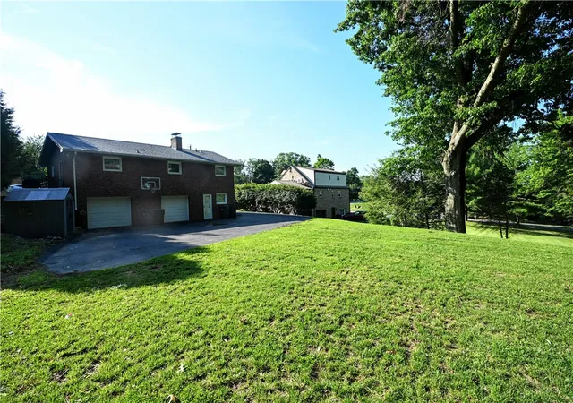 Homes for sale in Pine Twp, PA | 231 Limerick Rd, Pine Twp, PA 15090 | MLS# 1763352
