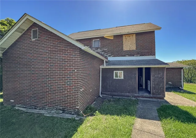 Photo 2 of Single family home for sale at 605 Maple St, Brownsville, PA 15417 | MLS# 1764078 | Listing updated on 2026-09-15
