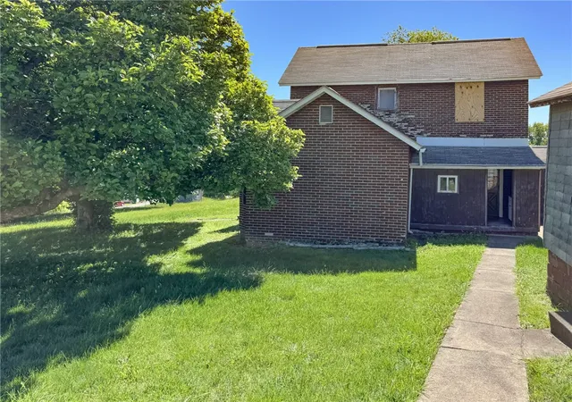 Photo 3 of Single family home for sale at 605 Maple St, Brownsville, PA 15417 | MLS# 1764078 | Listing updated on 2026-09-15
