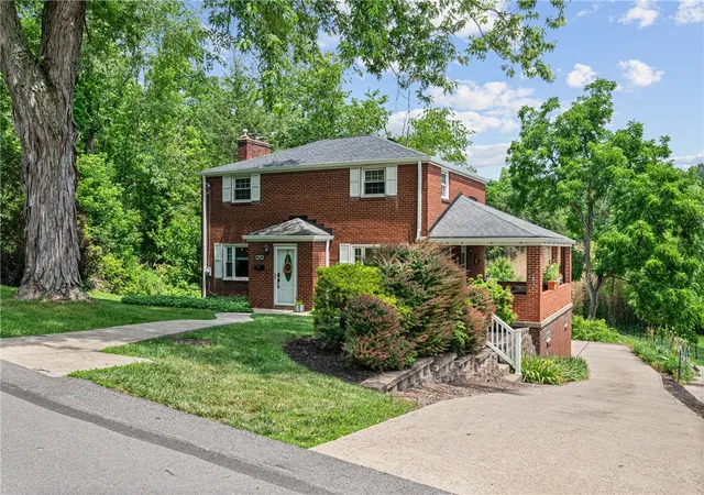 1st image of 1253 Beagle Dr, Bethel Park, PA 15102 | MLS# 1763883