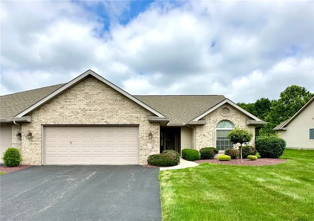 Homes for sale in Shenango Twp, PA | 33 Fields Dr, Shenango Twp, PA 16101 | MLS# 1764082