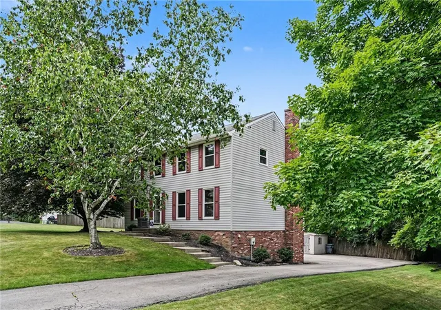 Photo 2 of Sale Pending at 149 Briarwood Ln, Cranberry Township, PA 16066 | MLS# 1763674 | Listing updated on 2026-08-31