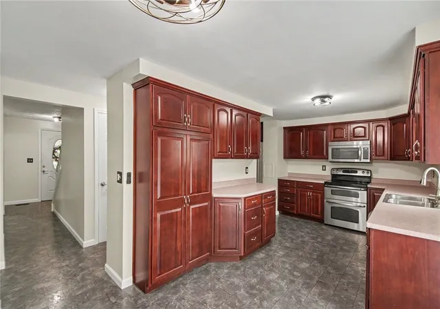 Photo 4 of Sale Pending at 149 Briarwood Ln, Cranberry Township, PA 16066 | MLS# 1763674 | Listing updated on 2026-08-31
