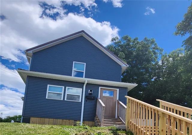 1st image of 517 Hamilton Ave, Farrell, PA 16121 | MLS# 1764133