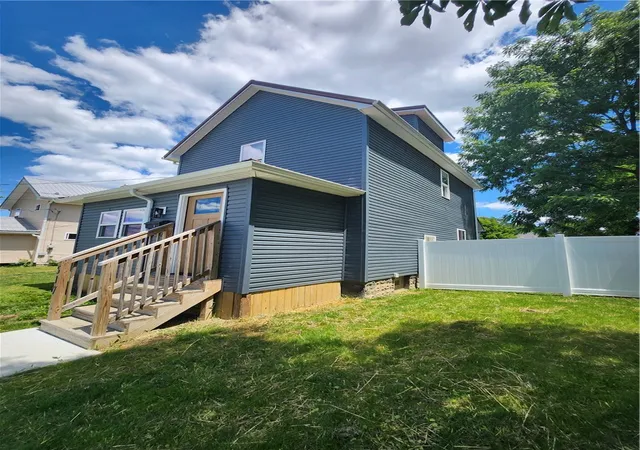 2nd image of 517 Hamilton Ave, Farrell, PA 16121 | MLS# 1764133