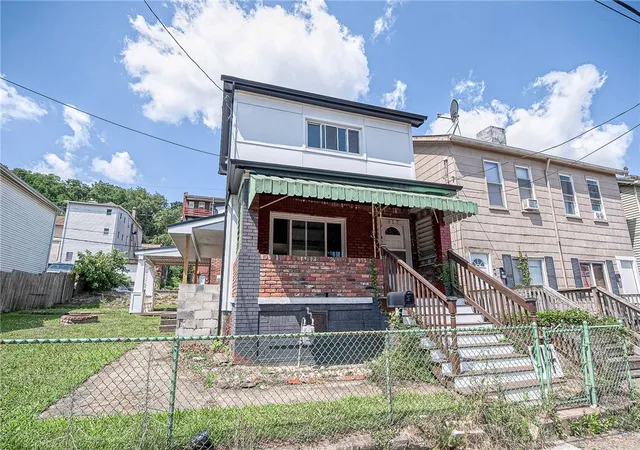 Homes for sale in Mc Kees Rocks, PA | 917 Robinson St, Mc Kees Rocks, PA 15136 | MLS# 1763983