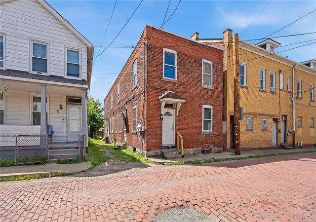 Homes for sale in Mc Kees Rocks, PA | 312 Campbell St, Mc Kees Rocks, PA 15136 | MLS# 1764148