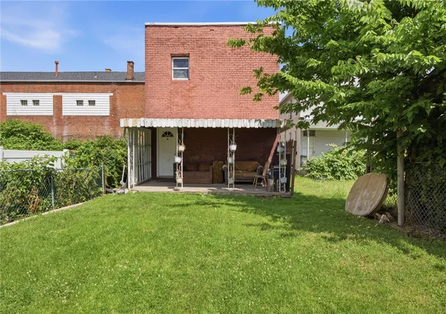 Homes for sale in Mc Kees Rocks, PA | 312 Campbell St, Mc Kees Rocks, PA 15136 | MLS# 1764148