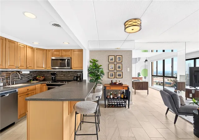 2nd image of 1000 Grandview Ave #904, Mt Washington, PA 15211 | MLS# 1763794
