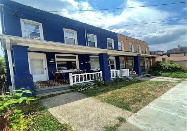 Homes for sale in Mc Kees Rocks, PA | 813 10th St, Mc Kees Rocks, PA 15136 | MLS# 1764151