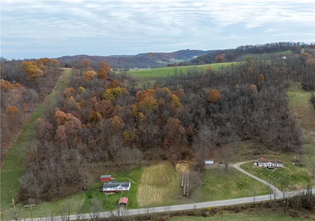 3rd image of 452 Sugar Run Rd, Waynesburg, PA 15370 | MLS# 1763938