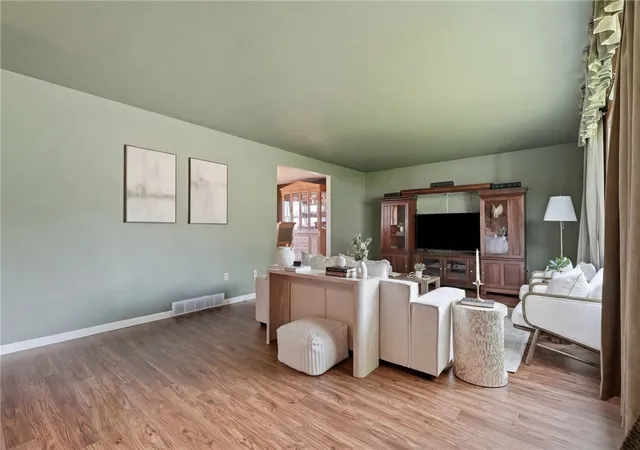 Photo 5 of Single family home for sale at 216 Mccartney Dr, Coraopolis, PA 15108 | MLS# 1764180 | Listing updated on 2026-07-26