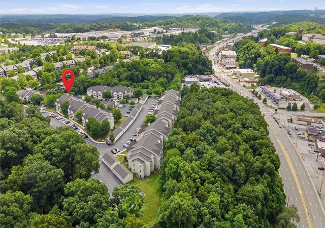 2nd image of 2202 Lenox Oval, Ross Twp, PA 15237