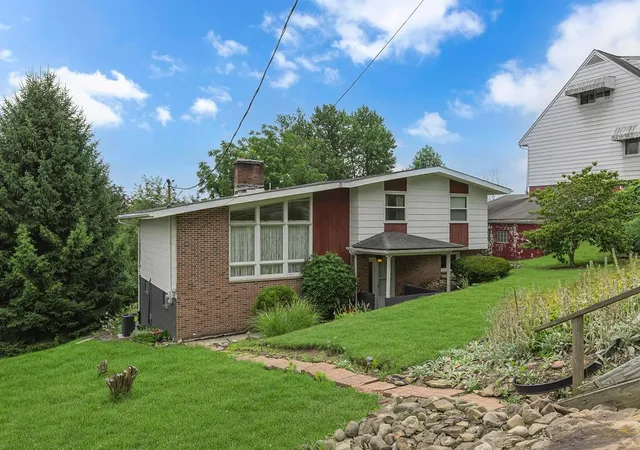 2nd image of 3626 Craig St, Beaver Falls, PA 15010 | MLS# 1764240