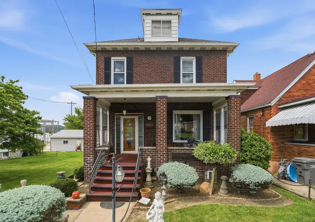 2nd image of 38 Franklin Ave, Ellwood City, PA 16117 | MLS# 1764243