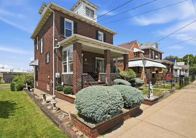3rd image of 38 Franklin Ave, Ellwood City, PA 16117 | MLS# 1764243