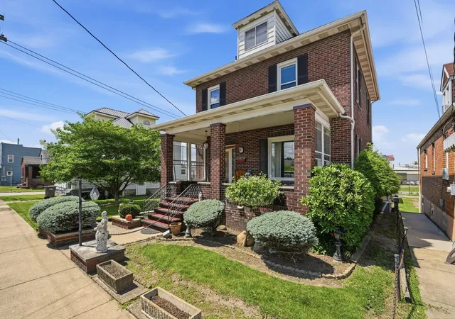 4th image of 38 Franklin Ave, Ellwood City, PA 16117 | MLS# 1764243