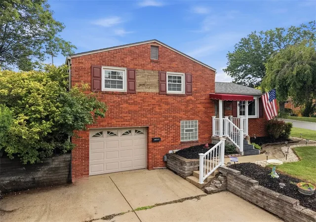 Homes for sale in Baldwin Boro, PA | 1729 Beryl Dr, Baldwin Boro, PA 15227 | MLS# 1764042