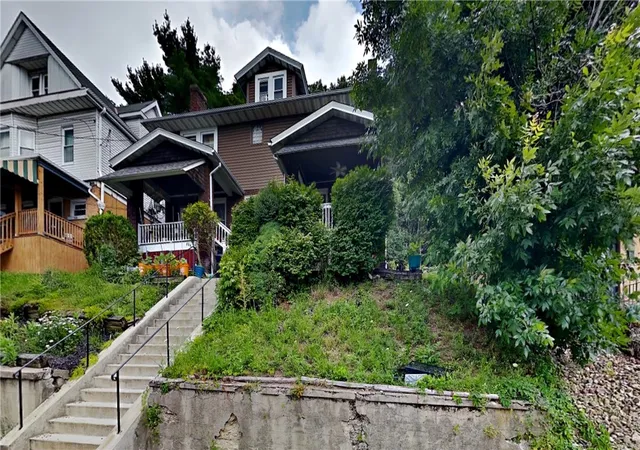 Photo 3 of Single family home for sale at 554 Forest Ave, Bellevue, PA 15202 | MLS# 1764282 | Listing updated on 2026-08-04