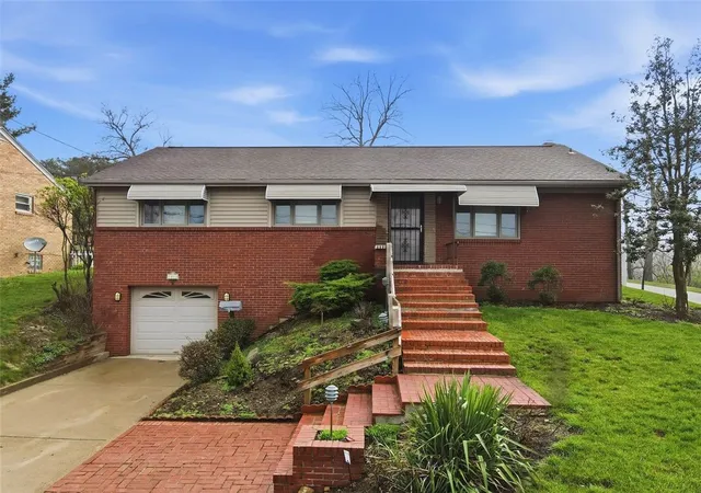 2nd image of 1013 El Rancho Dr, Green Tree, PA 15220 | MLS# 1764340