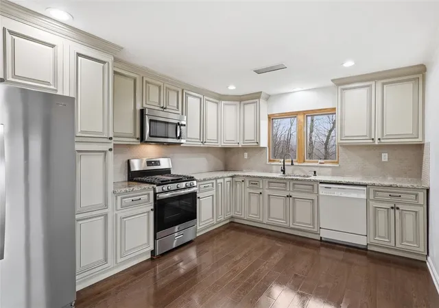 5th image of 1013 El Rancho Dr, Green Tree, PA 15220 | MLS# 1764340