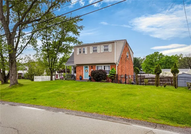 2nd image of 1521 Fernledge Dr, Shaler, PA 15101 | MLS# 1764364