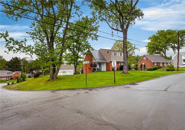 Homes for sale in Shaler, PA | 1521 Fernledge Dr, Shaler, PA 15101 | MLS# 1764364