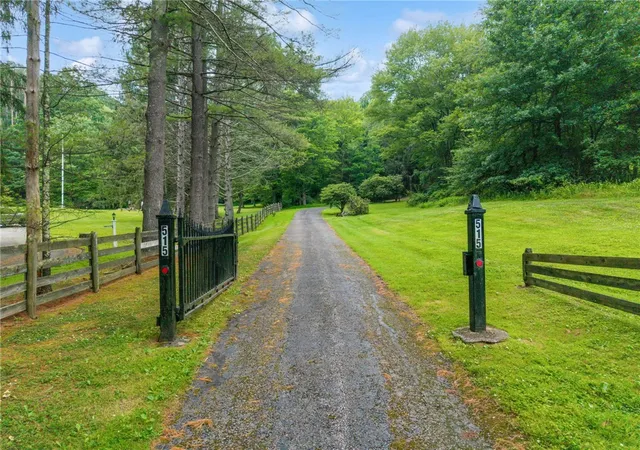 Homes for sale in Ligonier Twp, PA | 515 Austraw Rd, Ligonier Twp, PA 15658 | MLS# 1764363