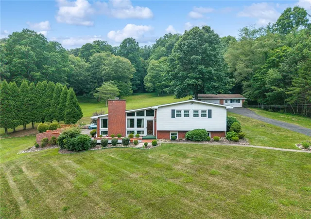Homes for sale in Ligonier Twp, PA | 515 Austraw Rd, Ligonier Twp, PA 15658 | MLS# 1764363