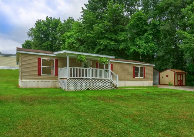 24th image of 164 Harbor Village Dr, Union Twp, PA 16116 | MLS# 1764382