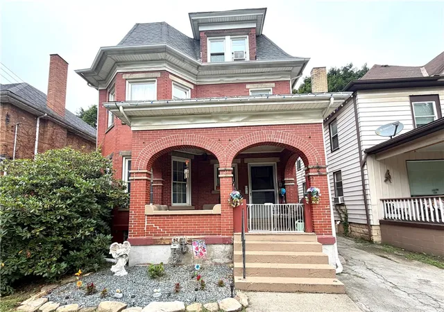 2nd image of 311 Boyles Ave, New Castle, PA 16101 | MLS# 1764404