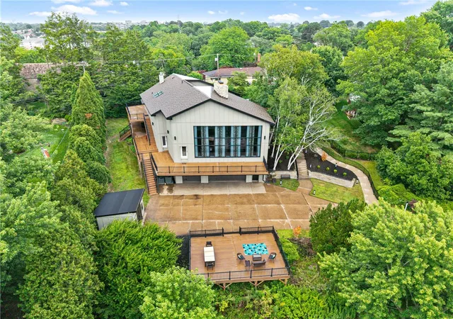 2nd image of 6 Jaycee Dr, Mt Lebanon, PA 15243 | MLS# 1764099