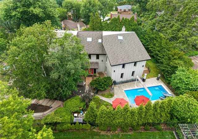3rd image of 6 Jaycee Dr, Mt Lebanon, PA 15243 | MLS# 1764099