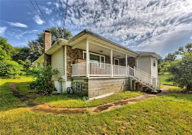 Photo 4 of Single family home for sale at 888 Bovard Luxor Rd, Greensburg, PA 15601 | MLS# 1764301 | Listing updated on 2026-07-13