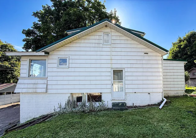 Homes for sale in W Kittanning Boro, PA | 110 Lorraine Ave, W Kittanning Boro, PA 16201 | MLS# 1764427